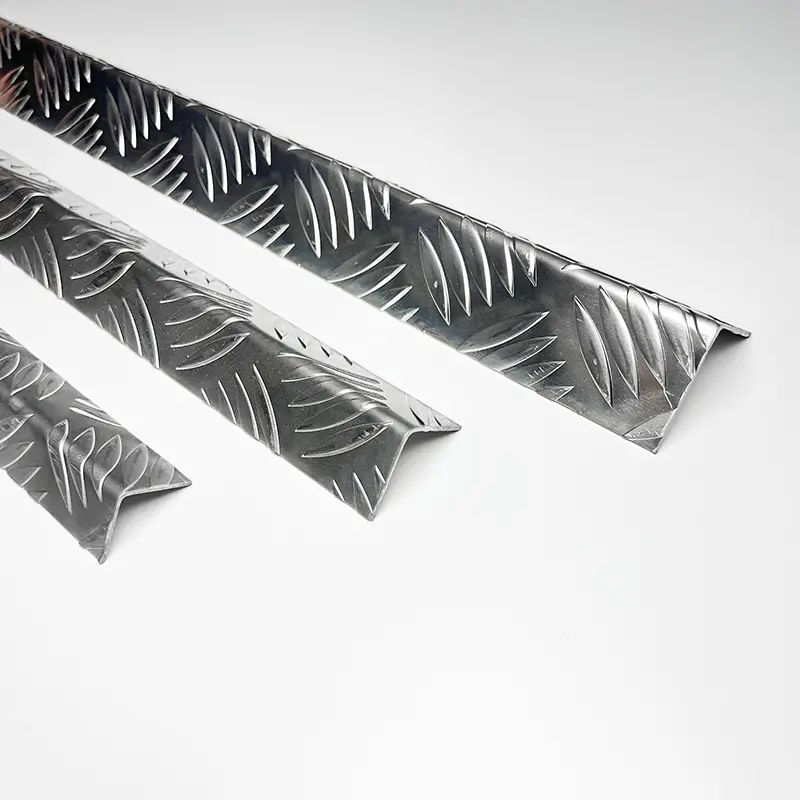 Eckwinkel | 30 x 30 mm | Tränenoptik | Aluminium