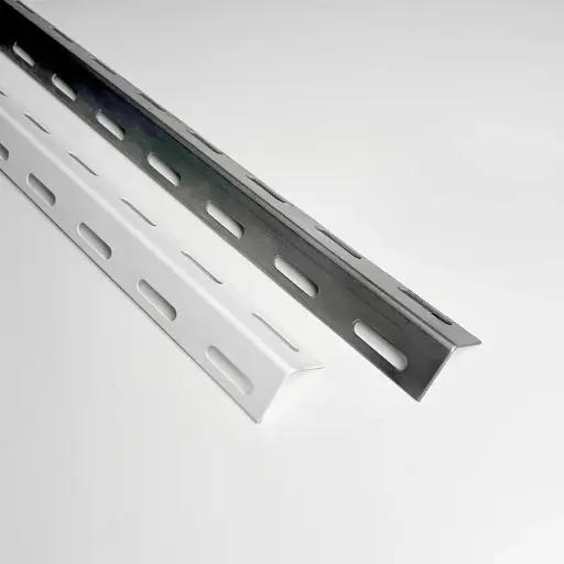 Eckwinkel | 38 x 38 mm | Gelocht | Schwarz | Stahl